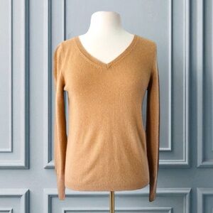 BRODIE CLASSIC CAMEL 100% CASHMERE V-NECK SWEATER SIZE MEDIUM